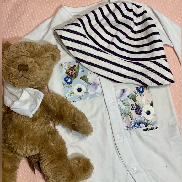 Burberry Baby Girl Layette SET! Logo Romper,Hat&Thomas Bear! EUC🔥Size 9 month💜 - Picture 3 of 14